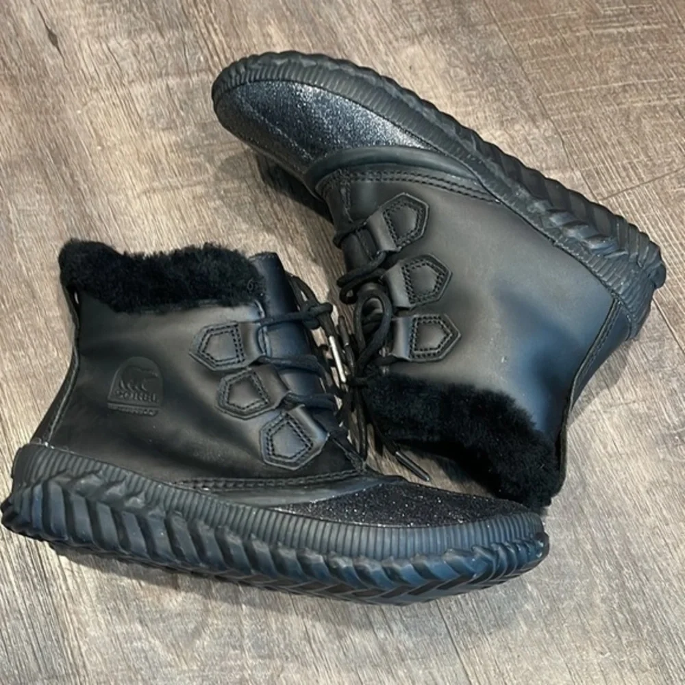 SOREL waterproof lux black glitter boot